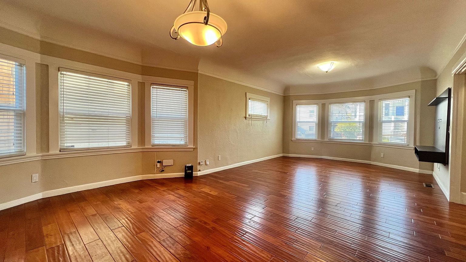2BR/1BA Apartment on 39th St · Oakland photo 2