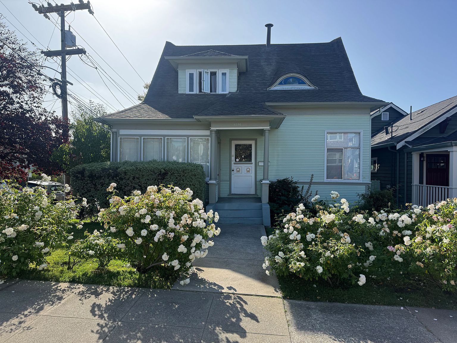 4288 Howe St photo 2