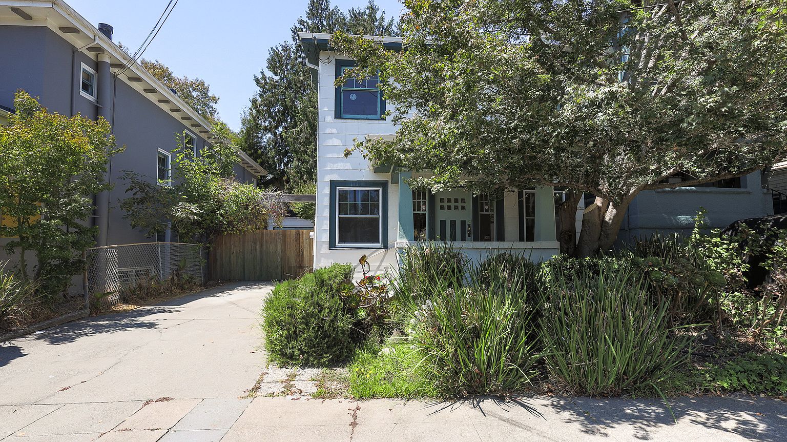 6011 Hillegass Ave photo 2