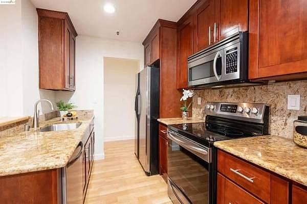 1830 Lakeshore Avenue, Oakland, CA 94606 photo 5