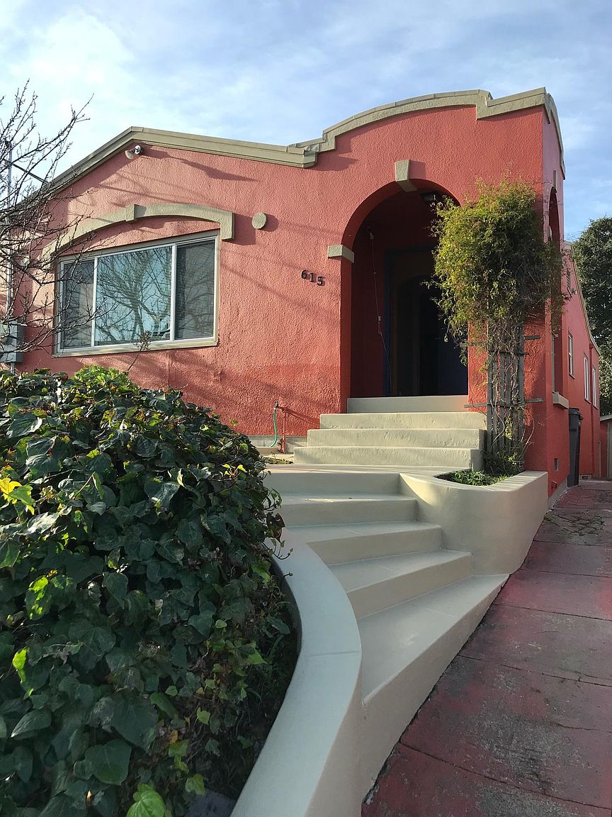 3BR/2BA Single Family House on East 22nd Street · Oakland photo 2