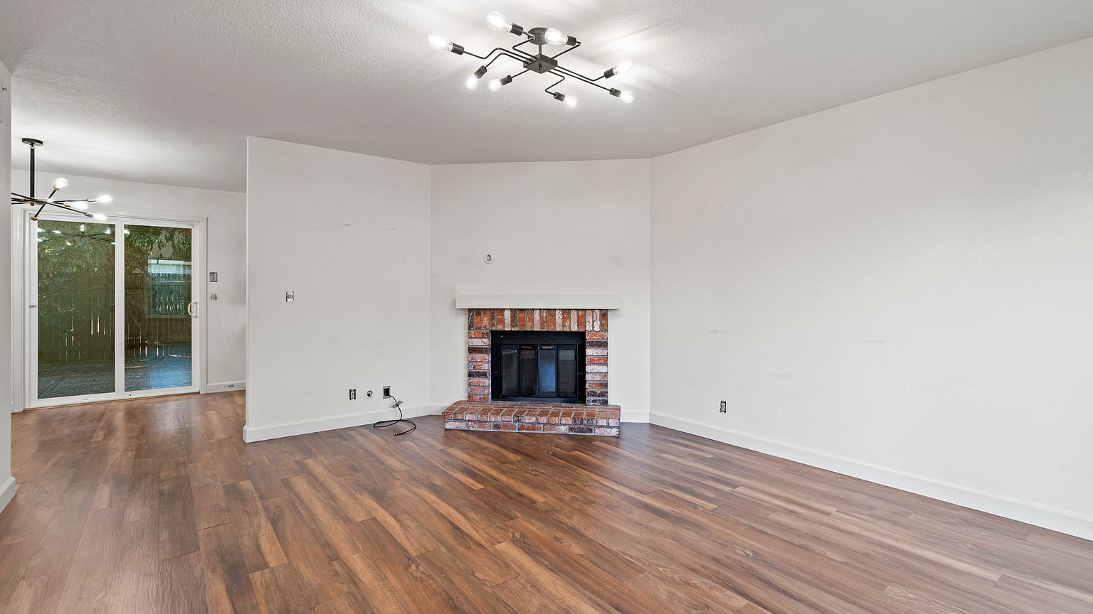 448 Lilac Ct photo 2