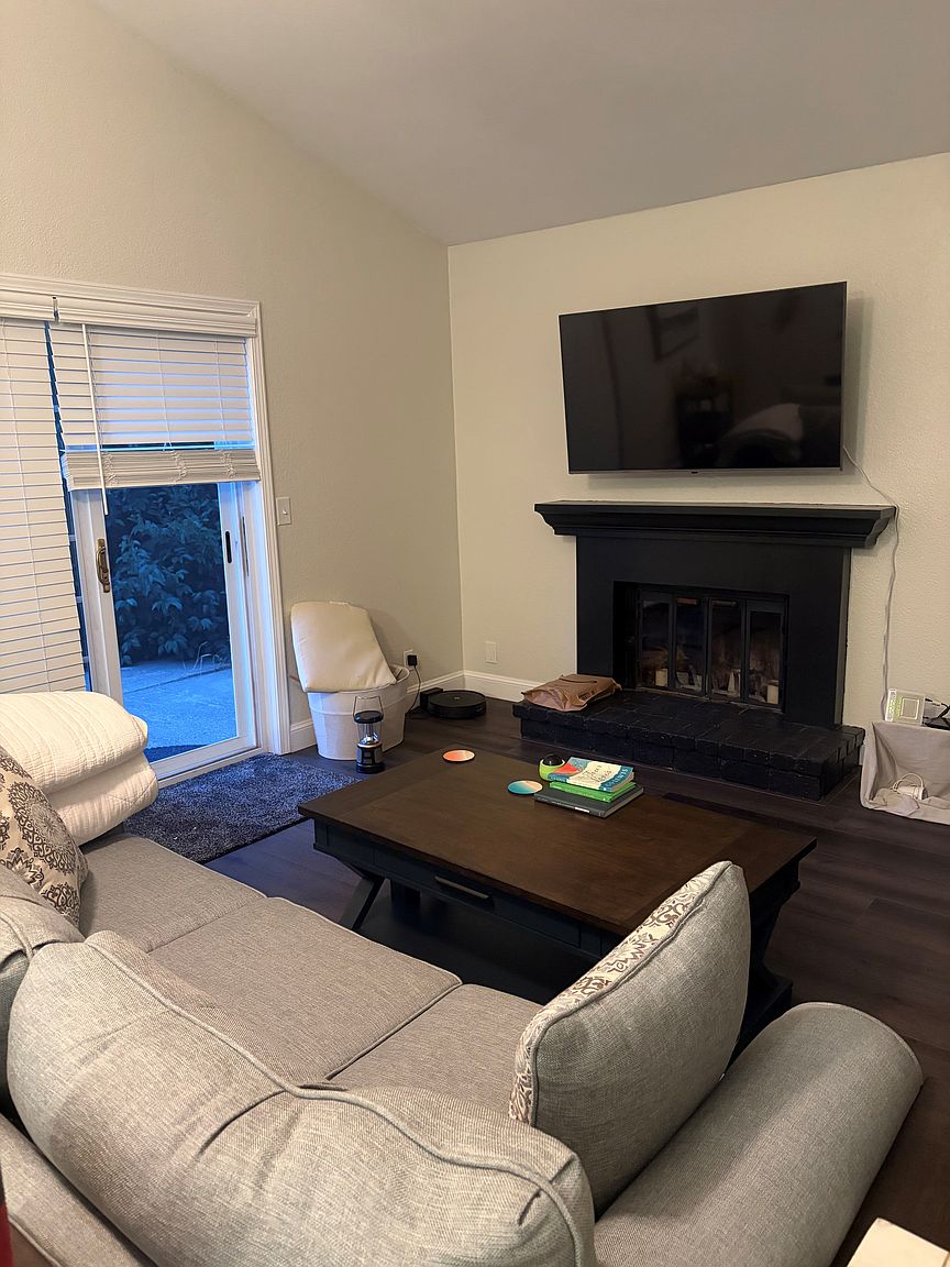 452 Heather Ct photo 2
