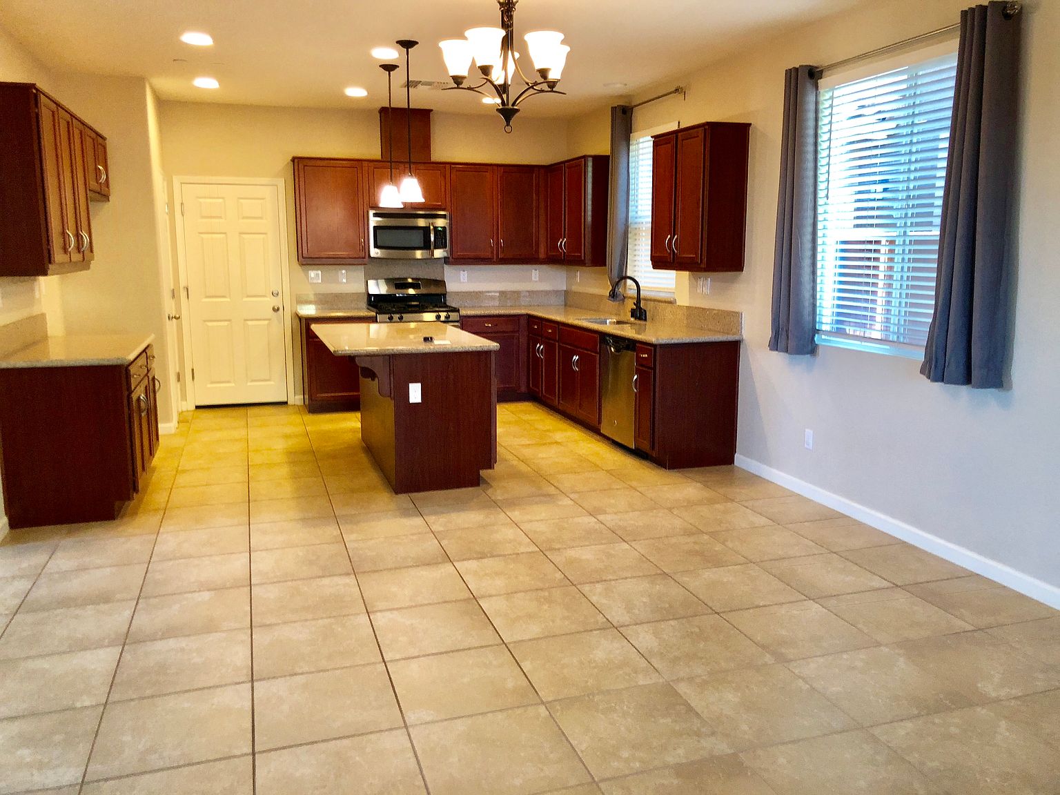 2554 Walker Dr photo 2
