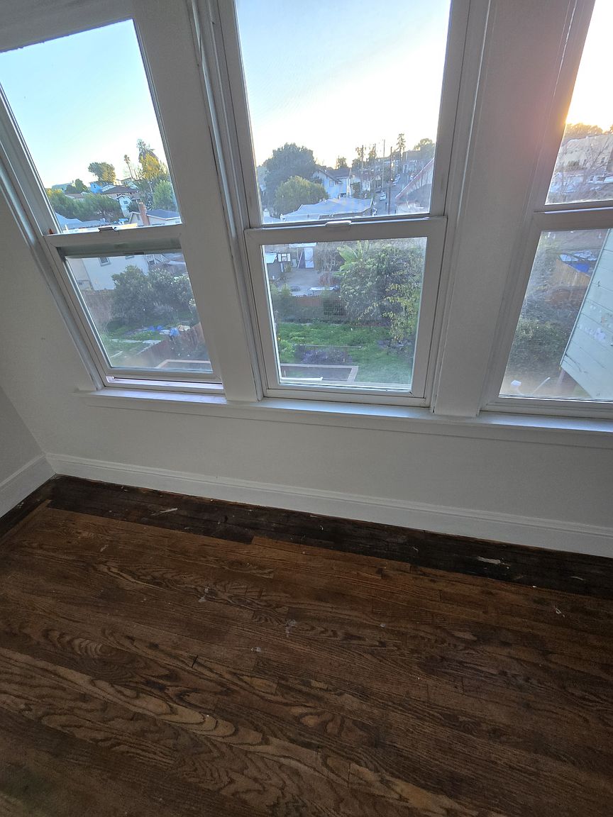 1179 Macarthur Blvd photo 2