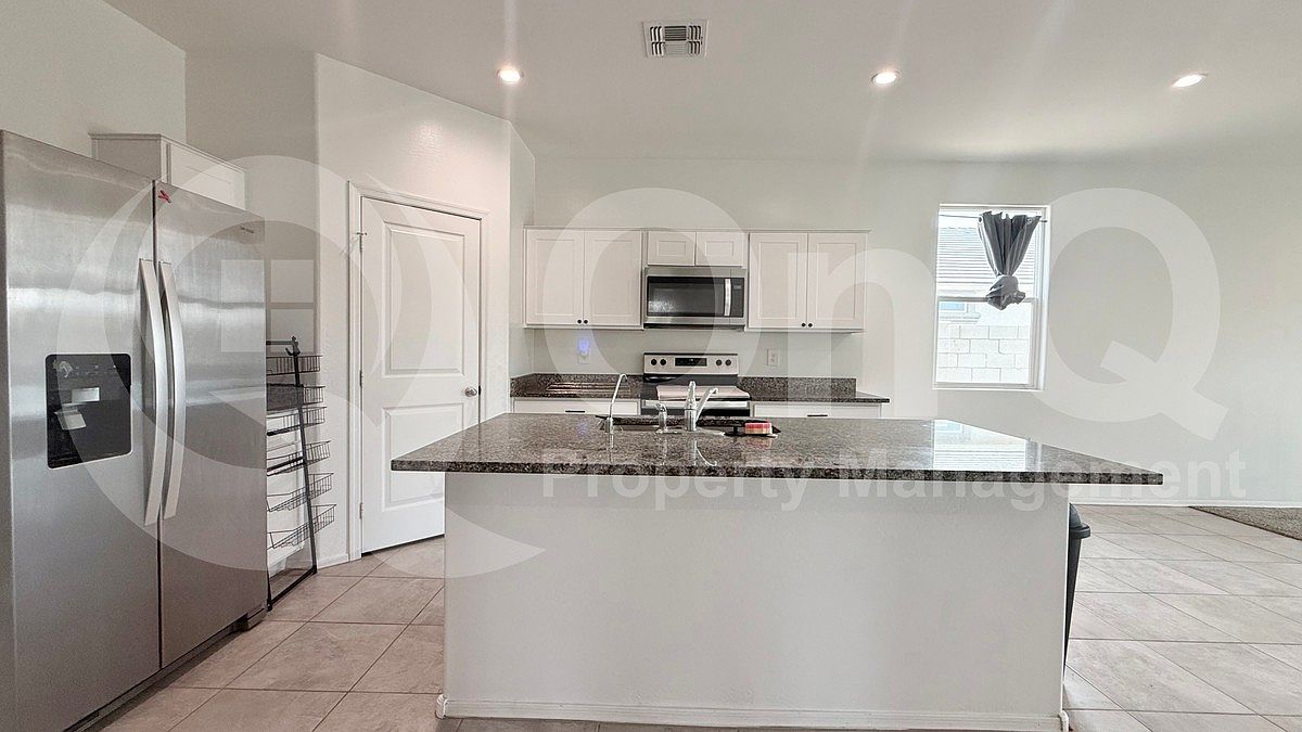 1549 E Fletcher Dr photo 2
