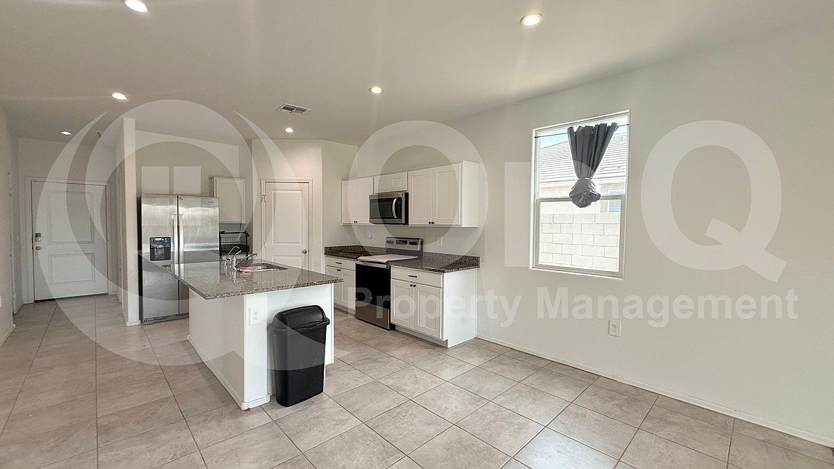 1549 E Fletcher Dr photo 3