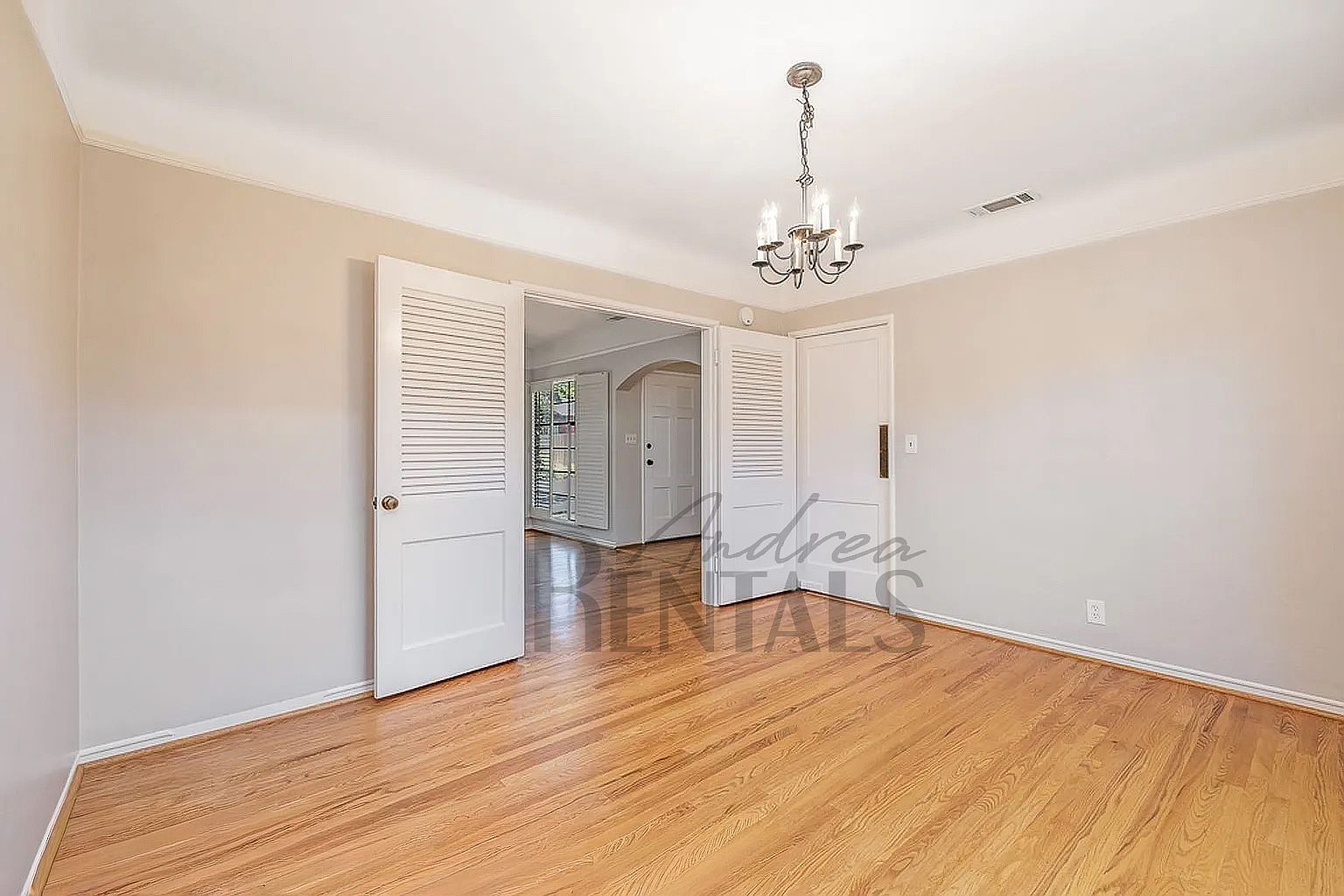 4050 Laurel Ave photo 5