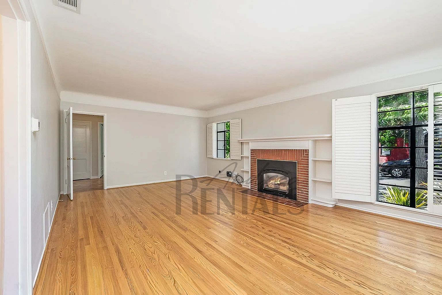 4050 Laurel Ave photo 2