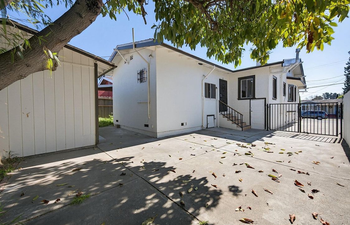 2837 Minna Ave photo 5