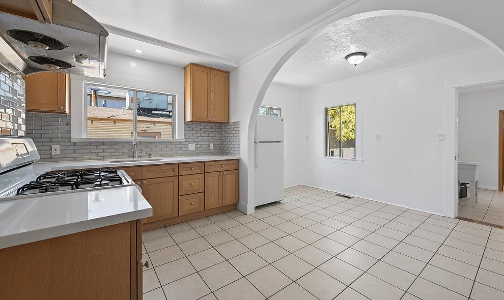 2837 Minna Ave photo 3