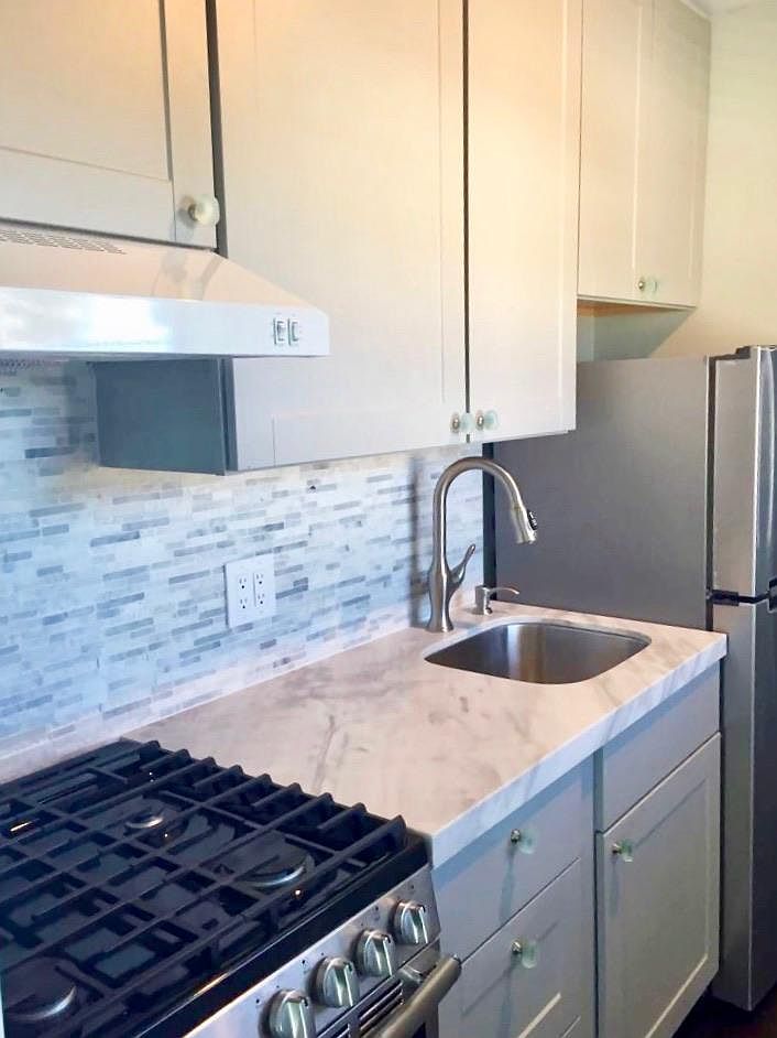 1BR/1BA Apartment on High St · Oakland photo 3