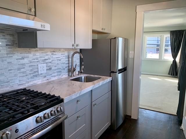 1BR/1BA Apartment on High St · Oakland photo 2