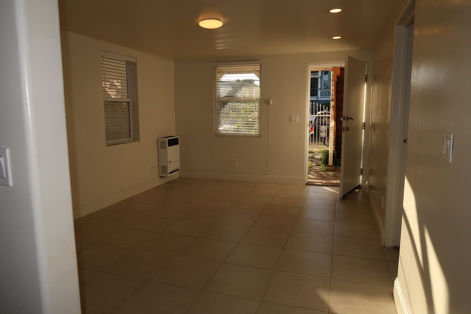 1050 44th Ave photo 3