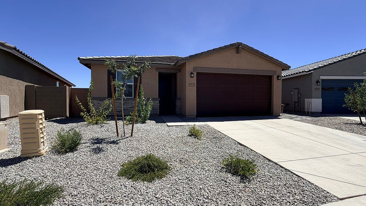 37043 W Vera Cruz Dr Maricopa, AZ 85138 photo 2