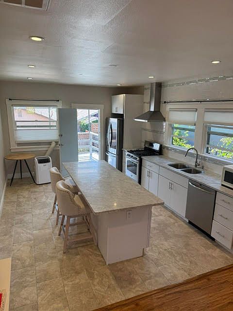 2BR/1BA Single Family House on Congress Ave · Oakland photo 5