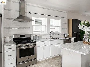 2BR/1BA Single Family House on Congress Ave · Oakland photo 4