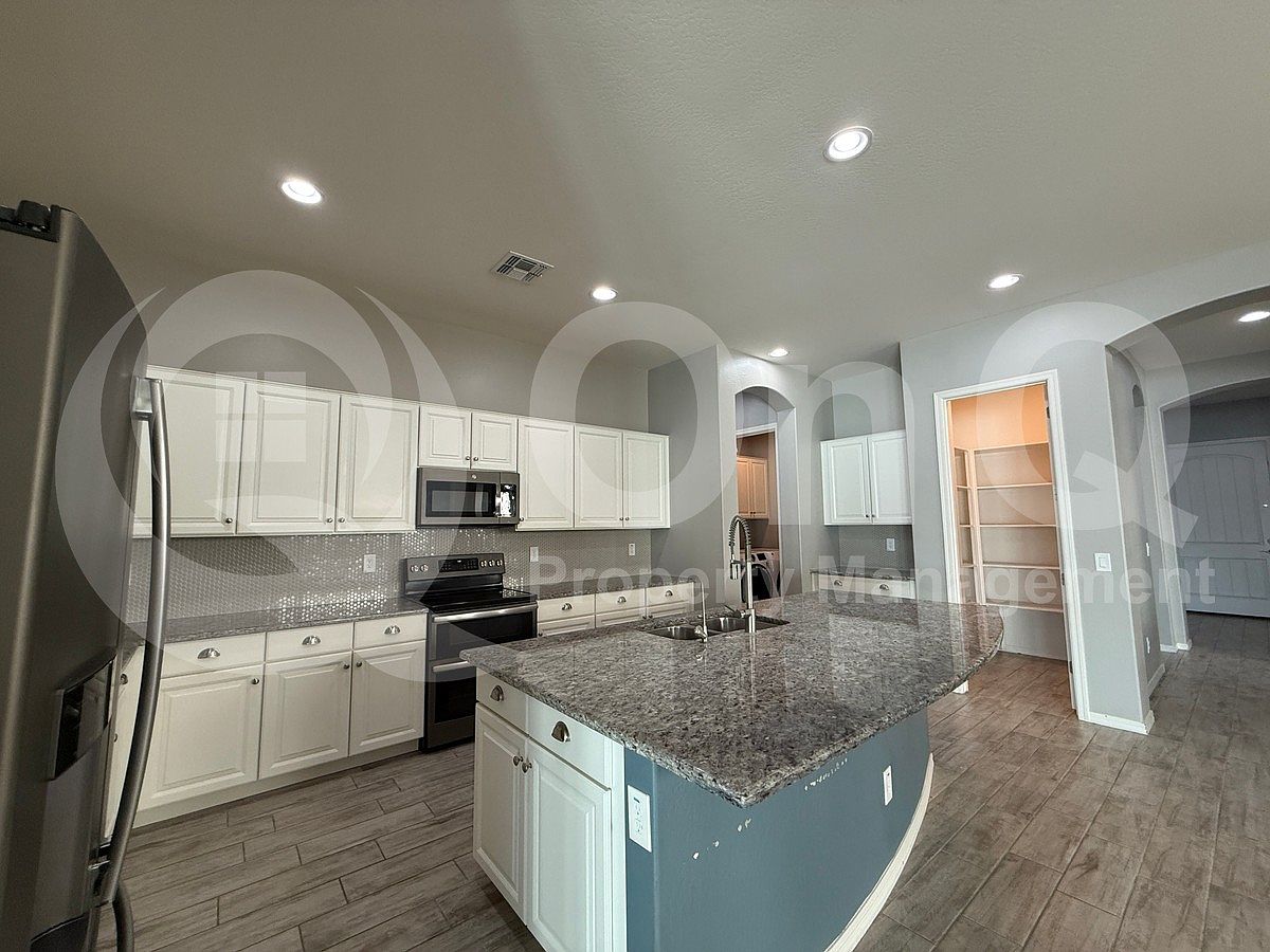 1453 W Buckwheat Tree Ave photo 3