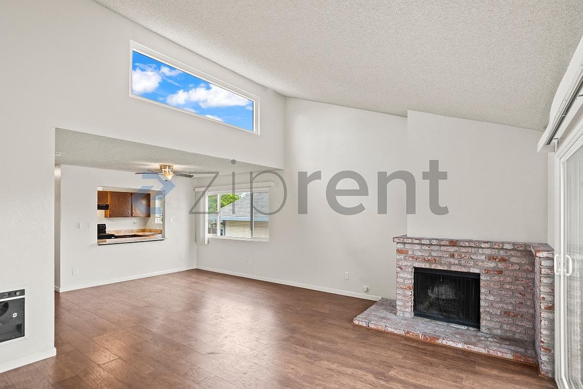 2837 55th Ave photo 4
