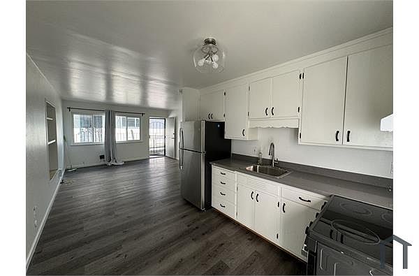 4800 Daisy St Oakland, CA 94619 photo 2