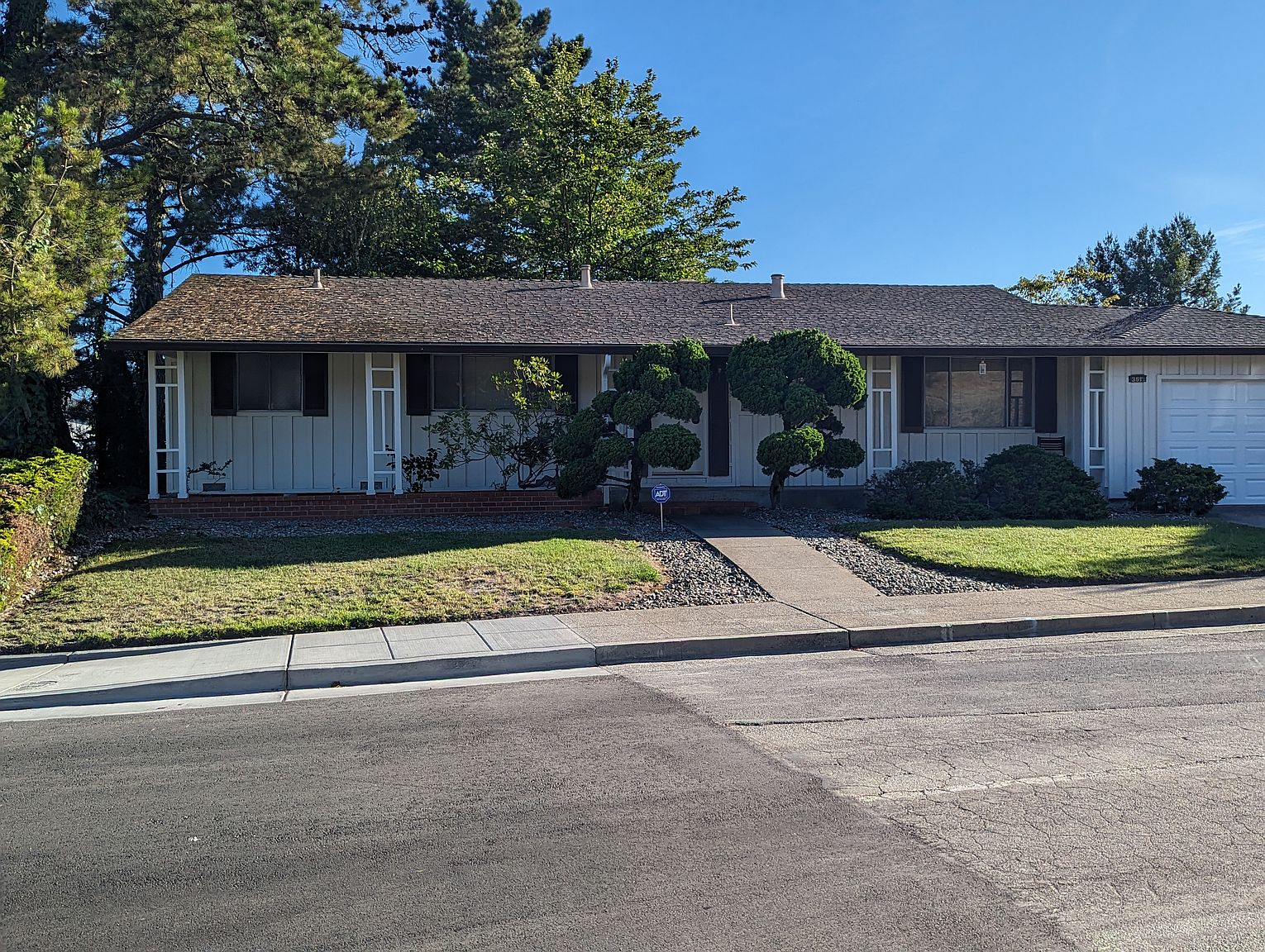 351 Chadbourne Way photo 2