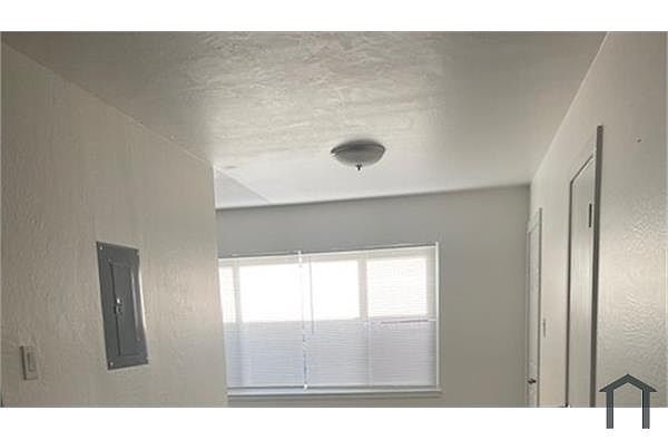 2BR/1BA Apartment on Elizabeth St · Oakland photo 3