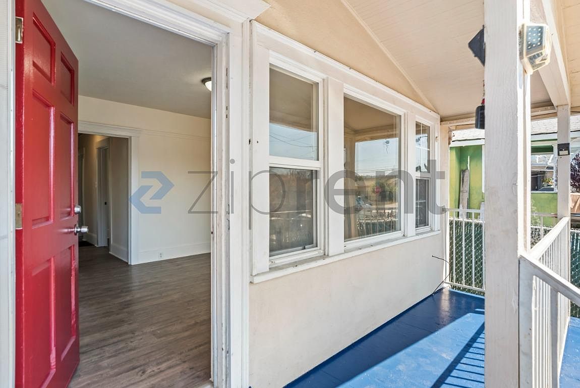 1253 84th Ave photo 4