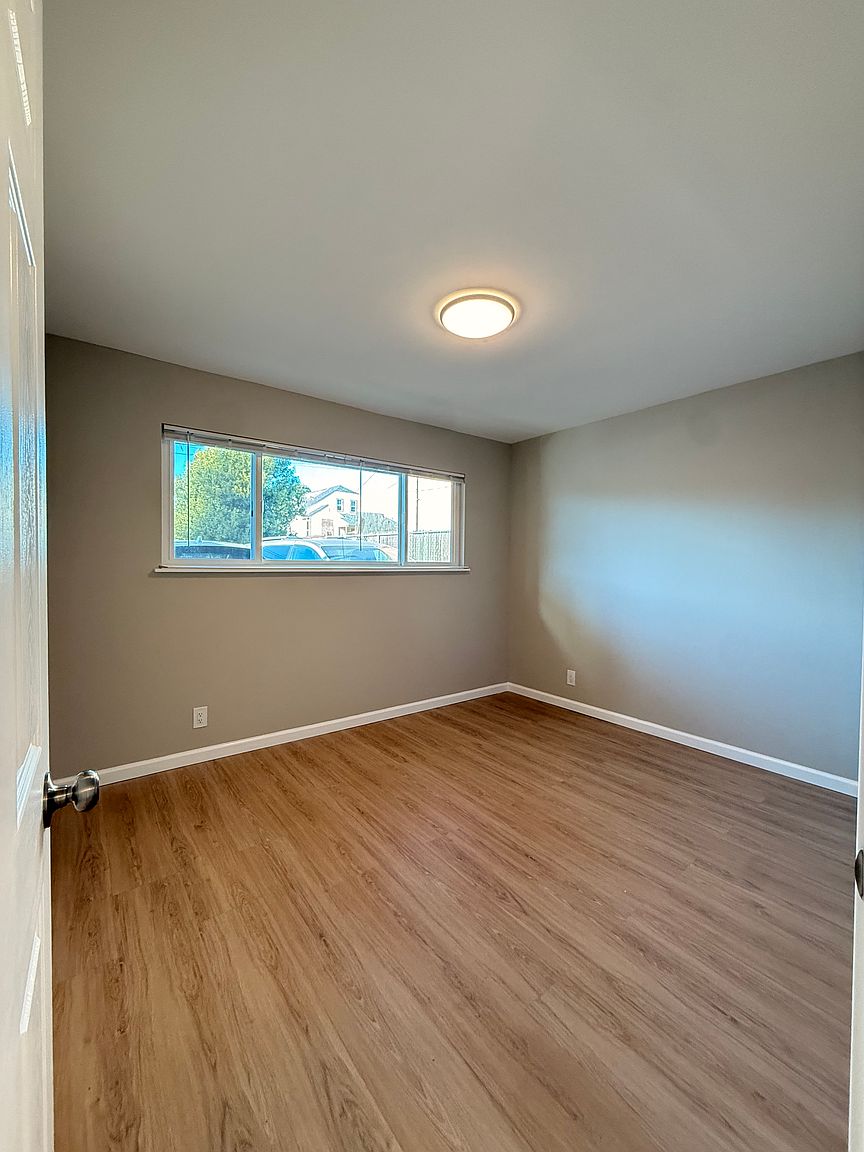 1622 85th Ave photo 3