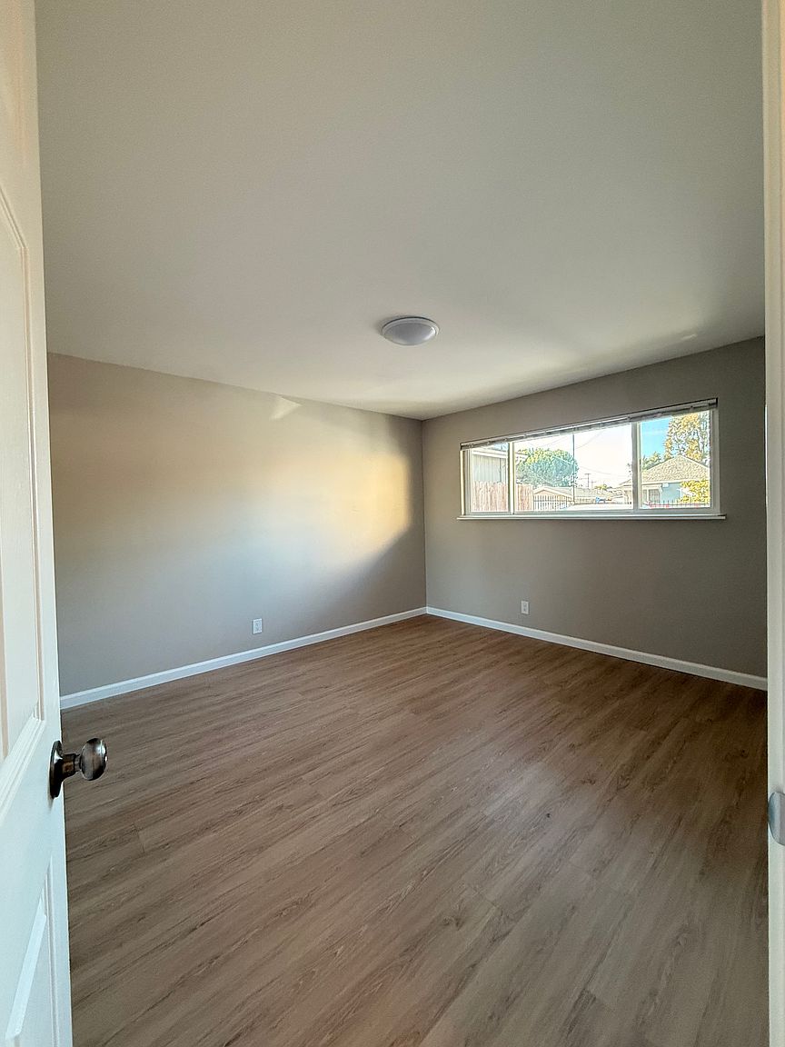 1622 85th Ave photo 4