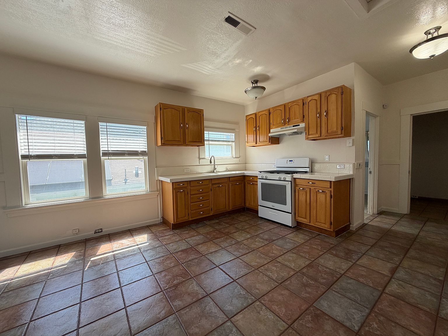 1759 85th Ave Oakland, CA 94621 photo 2