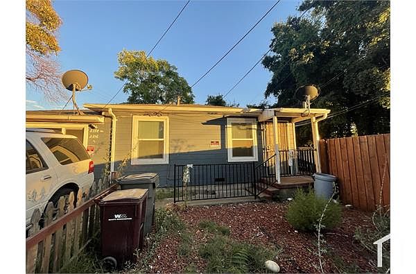 Apartments on 83rd Avenue · Oakland photo 5