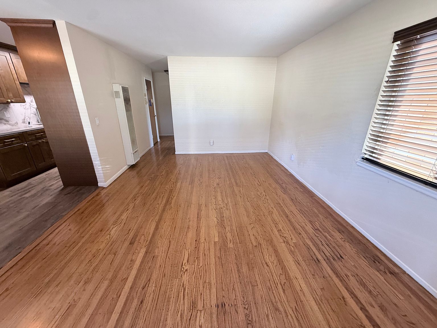 10301 San Leandro St photo 5