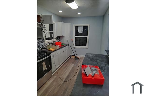 9917 Cherry St photo 2