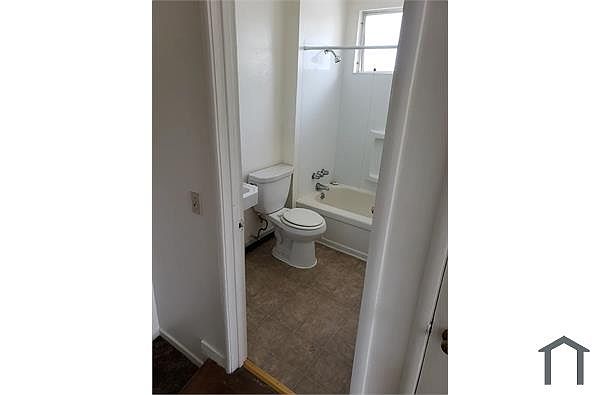2219 Warner Ave photo 2