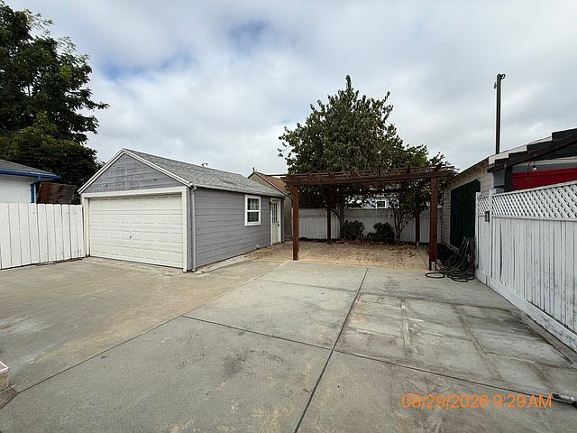 2249 108th Ave photo 4