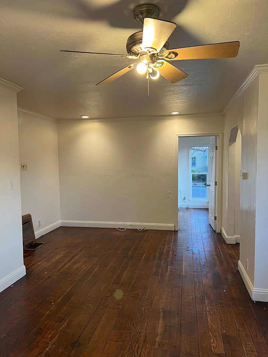 2351 Durant Ave photo 4