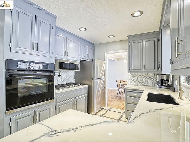 10951 Cliffland Ave photo 4