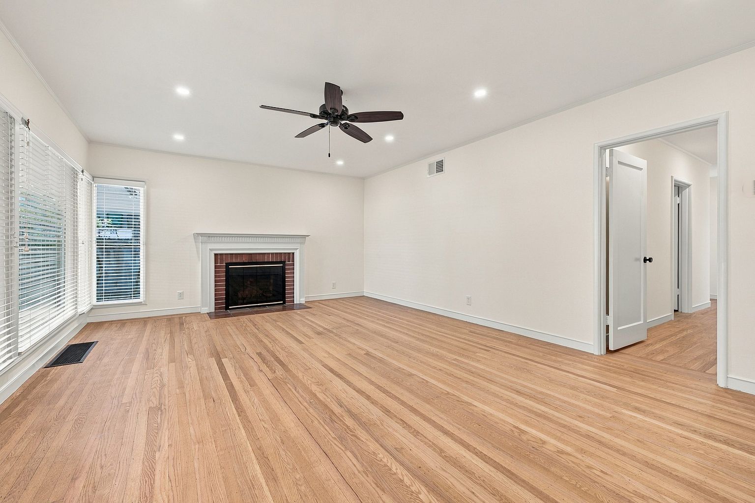 6270 Merced Ave photo 3