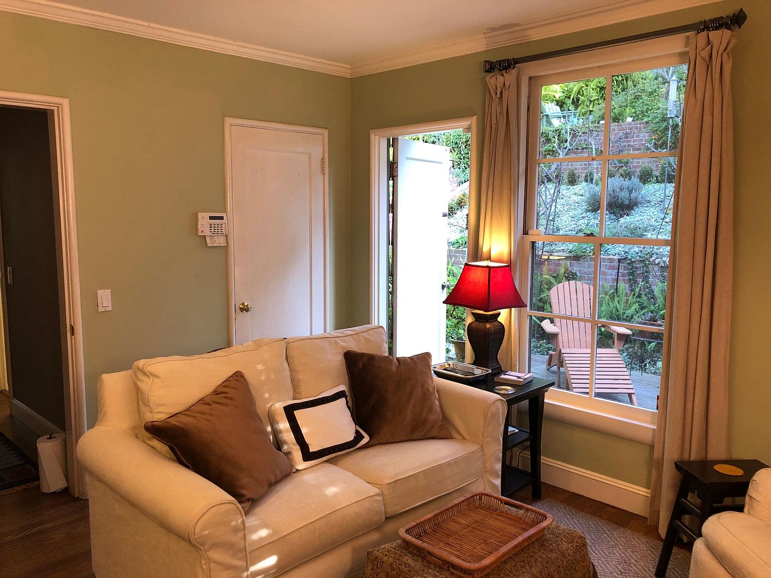 1BR/1BA In Law Adu on Cabot Dr · Oakland photo 2