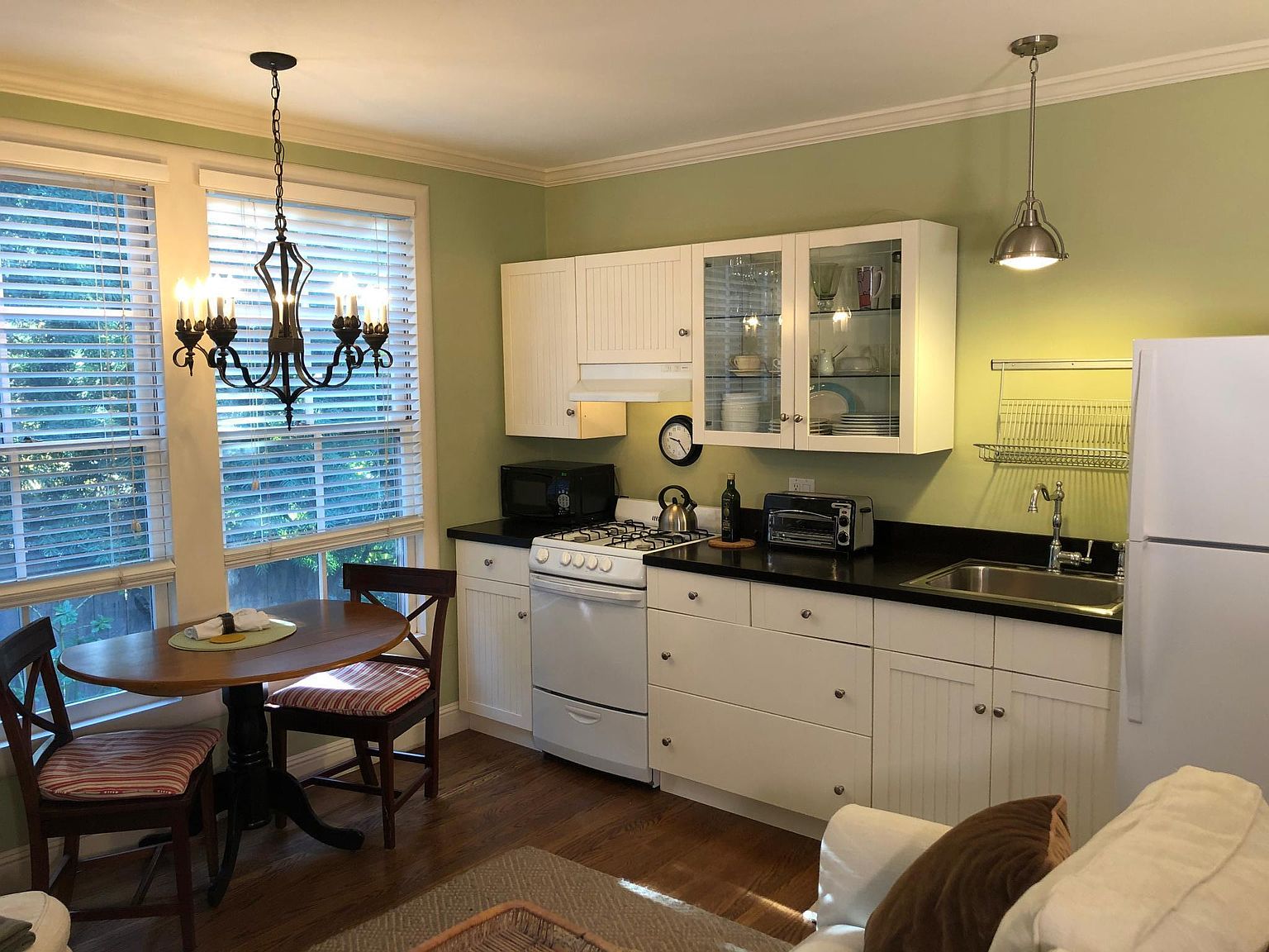 1BR/1BA In Law Adu on Cabot Dr · Oakland photo 3