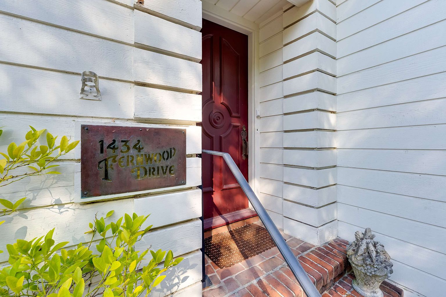 1434 Fernwood Dr photo 2