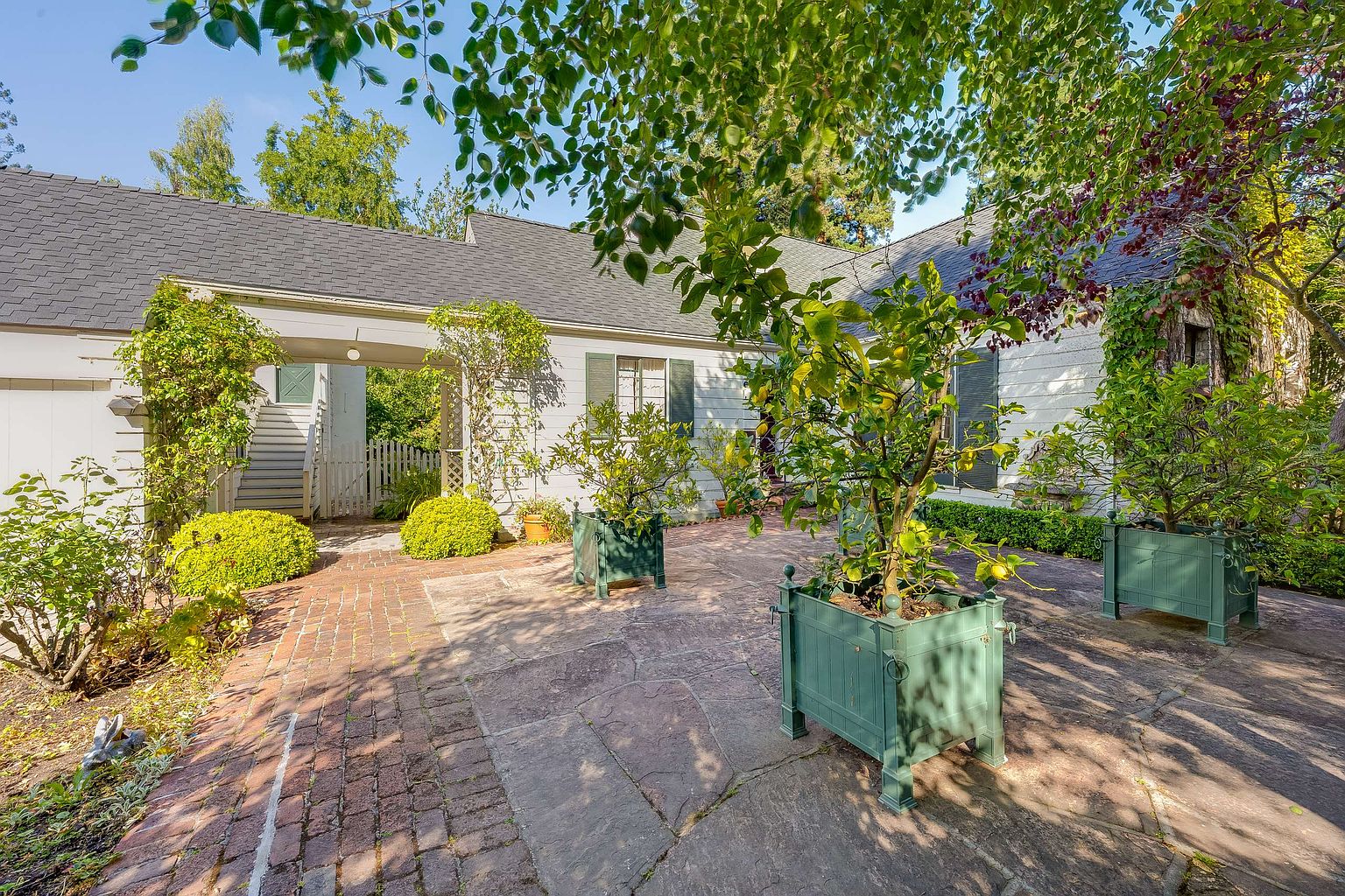 1434 Fernwood Dr photo 3