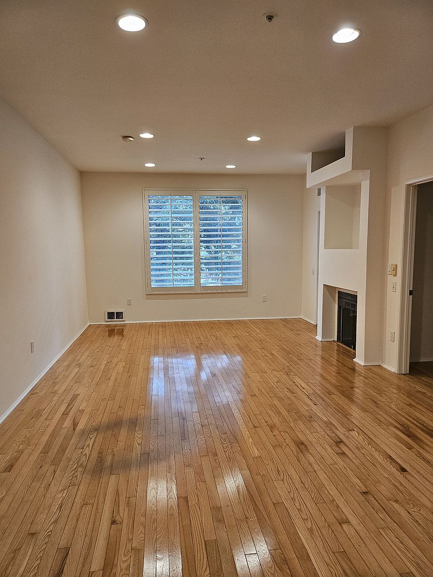 1BR/1BA Condo on Caldecott Ln · Oakland photo 2