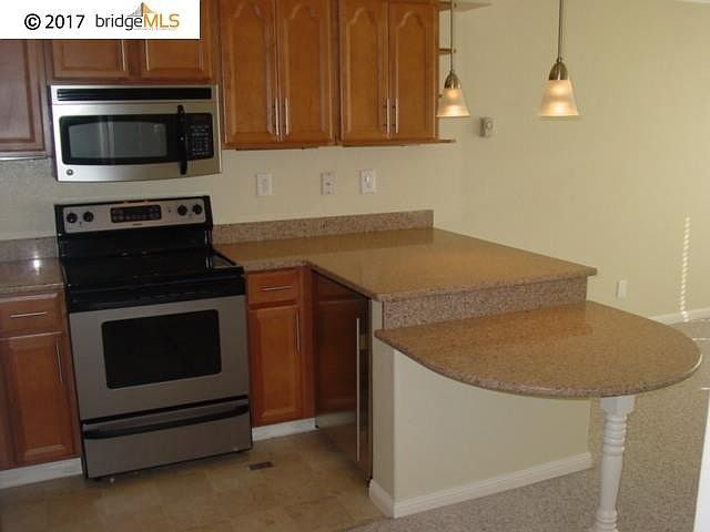 $500 Off First Month Rent!!! Cozy Studio Condo Available In Emeryville In Watergate Complex!!! photo 4