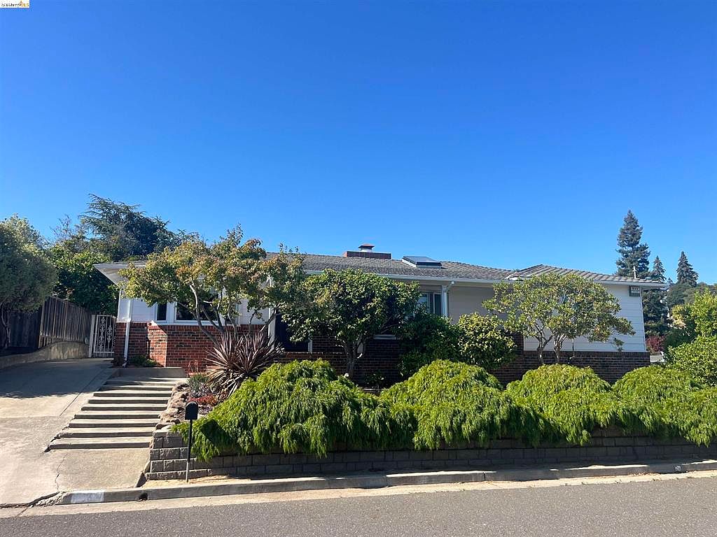 26 Dudley Ct Piedmont, CA 94611 photo 3