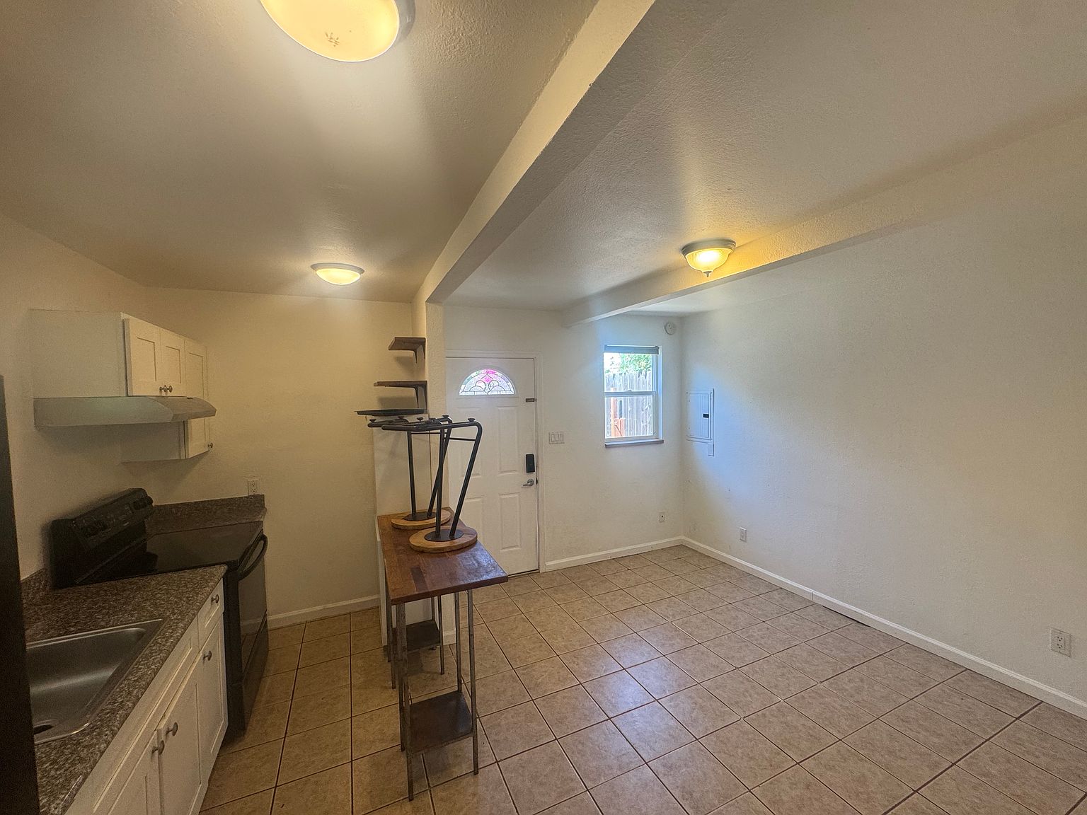 1528 Alcatraz Ave photo 4