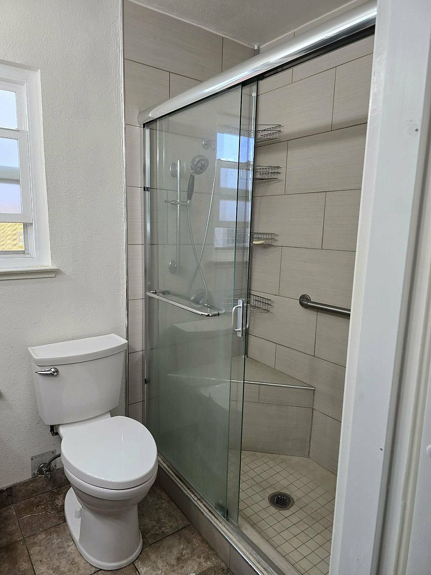 2807 Park St photo 2