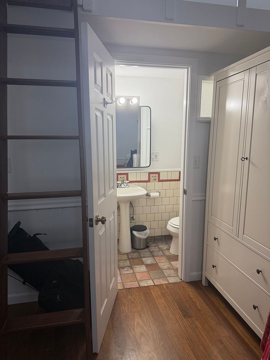 2328 Ward St photo 4