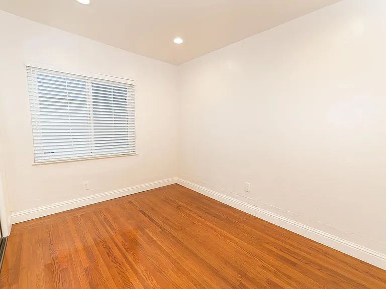 2765 Park St photo 2