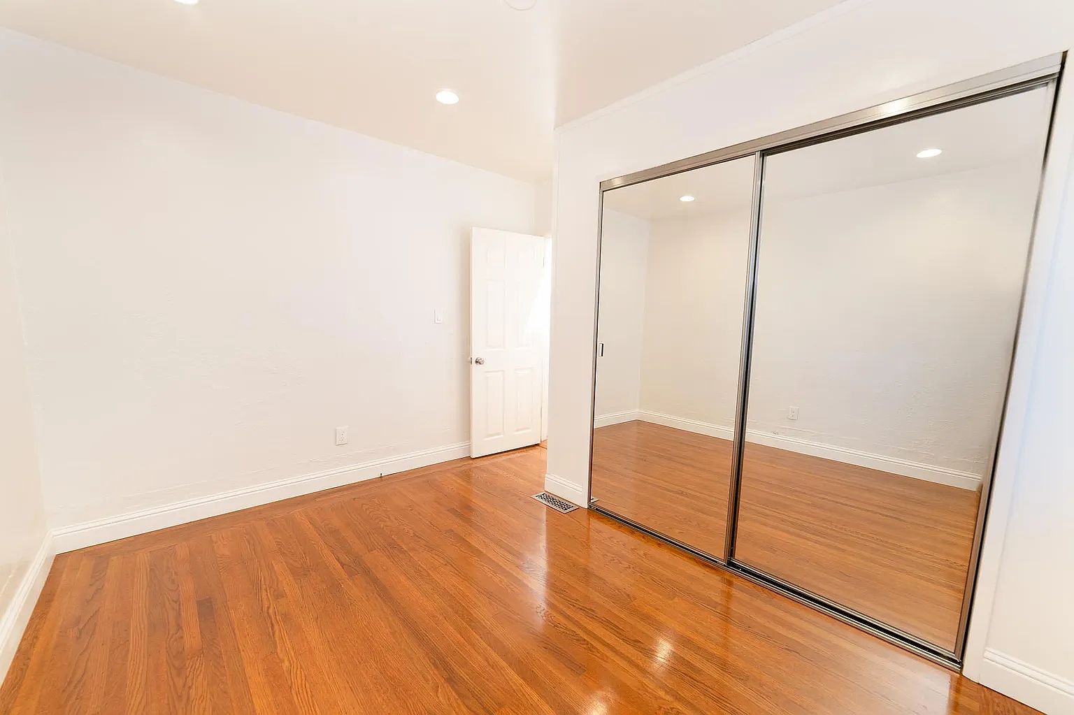 2765 Park St photo 5